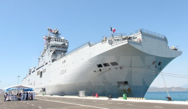 Buque francés realiza visita amistosa a Vietnam ảnh 1