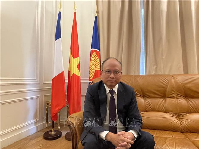Embajador laosiano felicita a diplomáticos vietnamitas en Francia con motivo del Tet ảnh 1 Embajador laosiano felicita a diplomáticos vietnamitas en Francia con motivo del Tet ảnh 1