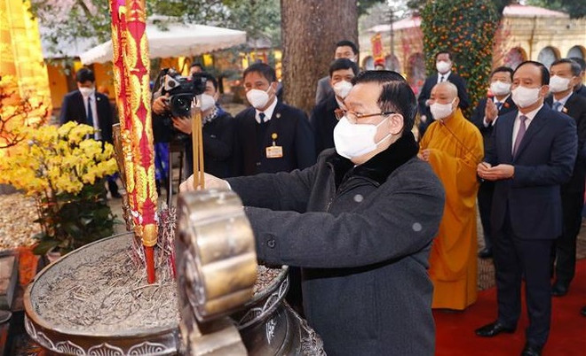 Titular del Legislativo vietnamita rinde tributo a antepasados en Ciudadela Imperial de Thang Long ảnh 2 Titular del Legislativo vietnamita rinde tributo a antepasados en Ciudadela Imperial de Thang Long ảnh 2
