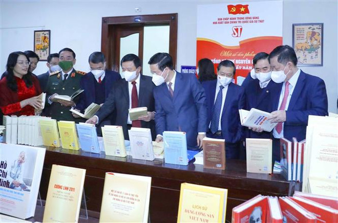 Presentan libro sobre artículo del máximo dirigente partidista de Vietnam acerca del socialismo ảnh 2 Presentan libro sobre artículo del máximo dirigente partidista de Vietnam acerca del socialismo ảnh 2