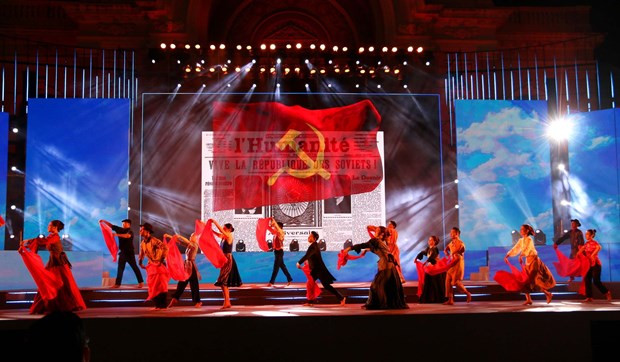 Ciudad Ho Chi Minh celebra program artístico en saludo a fundación del Partido Comunista ảnh 1 Ciudad Ho Chi Minh celebra program artístico en saludo a fundación del Partido Comunista ảnh 1