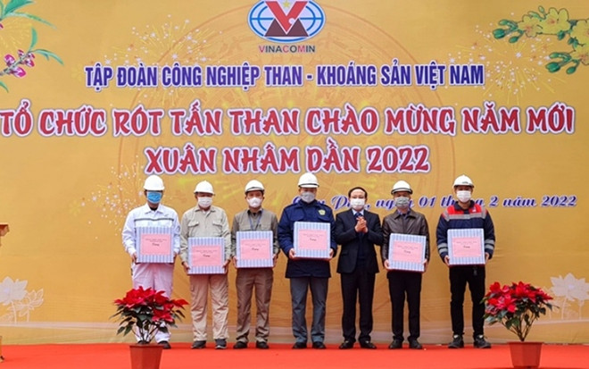 Provincia vietnamita exporta primer lote de carbón del Año Nuevo Lunar 2022 ảnh 1 Provincia vietnamita exporta primer lote de carbón del Año Nuevo Lunar 2022 ảnh 1