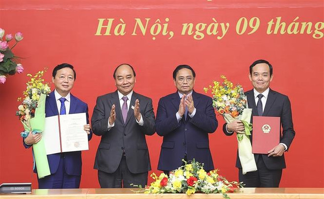 Entregan decisiones de nombramiento a nuevos vicepremieres vietnamitas ảnh 1 Entregan decisiones de nombramiento a nuevos vicepremieres vietnamitas ảnh 1