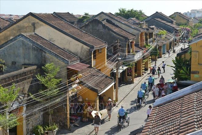 Hoi An de Vietnam recibe a numerosos turistas en ocasión del Año Nuevo ảnh 1 Hoi An de Vietnam recibe a numerosos turistas en ocasión del Año Nuevo ảnh 1