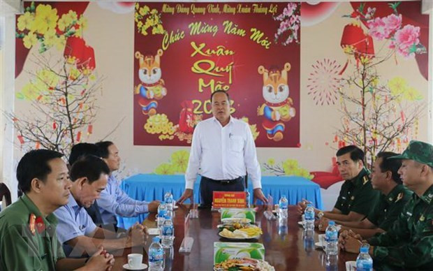 Autoridades de An Giang realizan una visita previa al Tet a fuerzas fronterizas ảnh 1 Autoridades de An Giang realizan una visita previa al Tet a fuerzas fronterizas ảnh 1