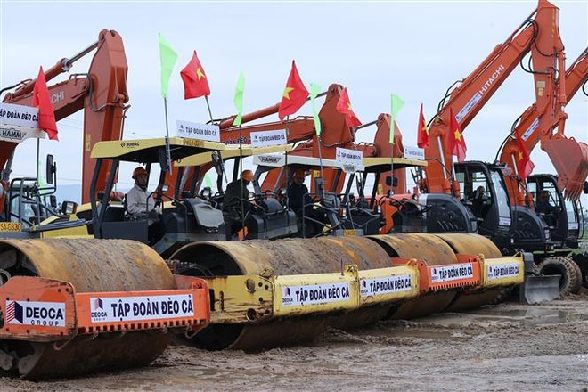 Premier vietnamita ordena desplegar 12 proyectos de autopista Norte-Sur ảnh 2 Premier vietnamita ordena desplegar 12 proyectos de autopista Norte-Sur ảnh 2