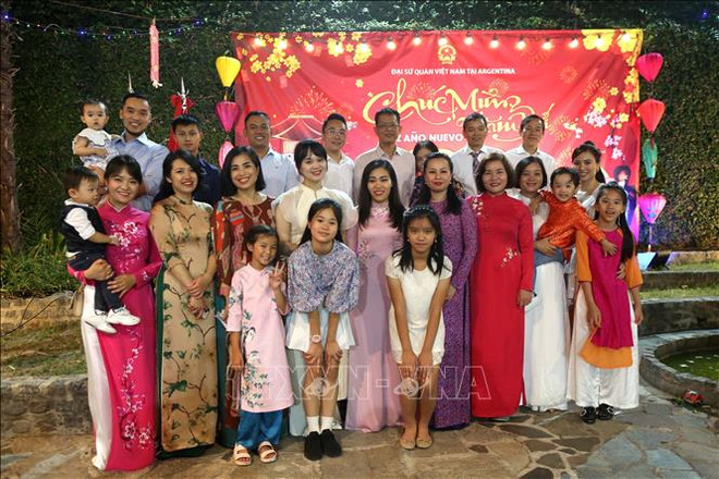 Vietnamitas en Argentina celebran fiesta del Año Nuevo Lunar 2023 ảnh 1  Vietnamitas en Argentina celebran fiesta del Año Nuevo Lunar 2023 ảnh 1