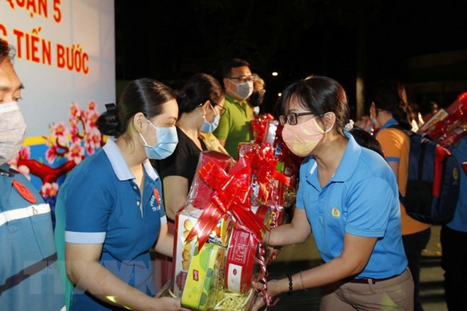 Ciudad Ho Chi Minh ofrece asistencia financiera a pobres con motivo del Tet ảnh 1 Ciudad Ho Chi Minh ofrece asistencia financiera a pobres con motivo del Tet ảnh 1