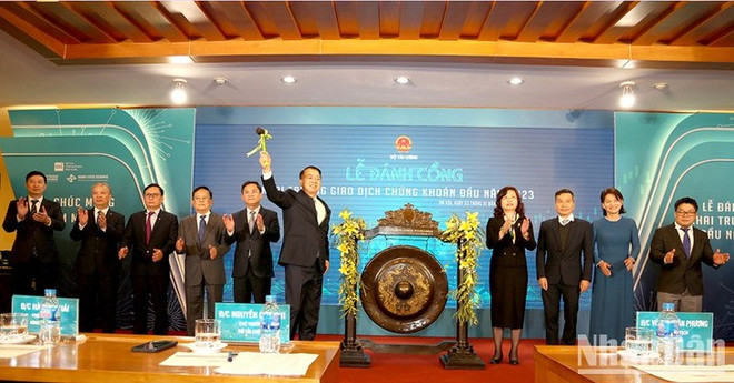 Nuevas esperanzas del mercado bursátil de Vietnam en 2023 ảnh 1 Nuevas esperanzas del mercado bursátil de Vietnam en 2023 ảnh 1