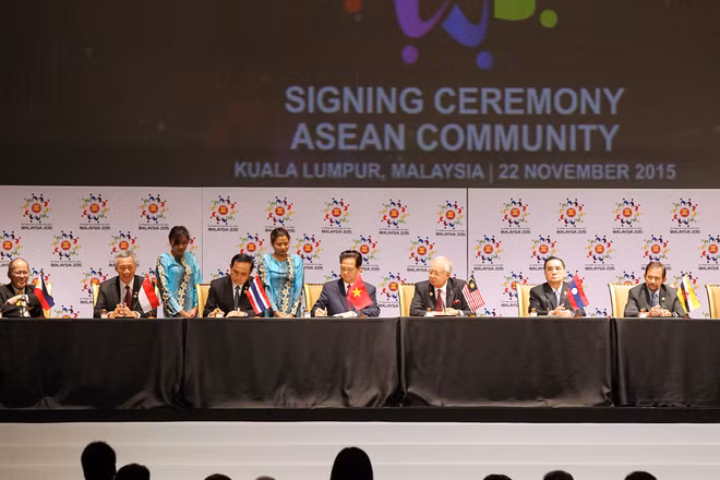 Ratifican Declaración Kuala Lumpur sobre formación de Comunidad de ASEAN ảnh 1