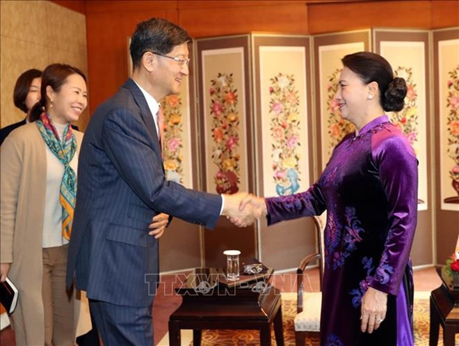 Máxima legisladora de Vietnam se reúne con chaebol surcoreanos ảnh 1 Máxima legisladora de Vietnam se reúne con chaebol surcoreanos ảnh 1