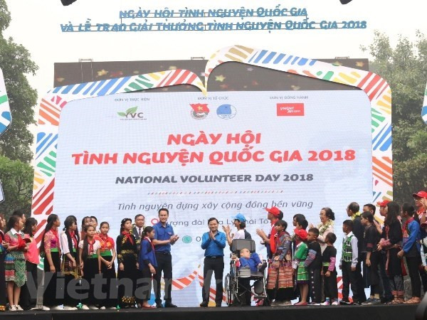 Celebran diversas actividades en Hanoi por Día Nacional de los Voluntarios ảnh 1
