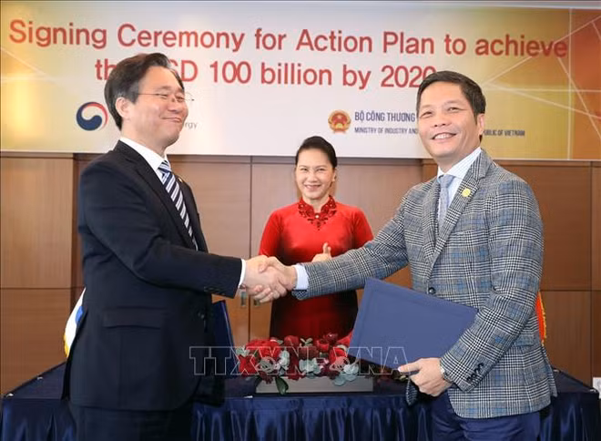 Vietnam y Corea del Sur firman plan de acción para aumentar el comercio bilateral ảnh 1