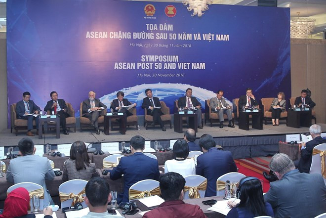 En Hanoi simposio busca orientaciones para el camino futuro de ASEAN ảnh 1 En Hanoi simposio busca orientaciones para el camino futuro de ASEAN ảnh 1