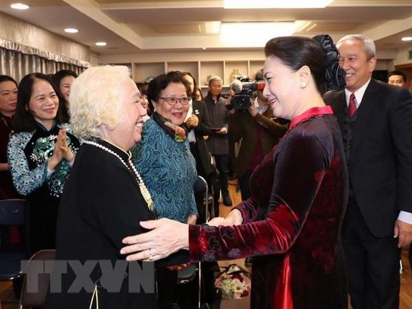 Presidenta del Parlamento de Vietnam dialoga con coterráneos en Corea del Sur ảnh 1 Presidenta del Parlamento de Vietnam dialoga con coterráneos en Corea del Sur ảnh 1