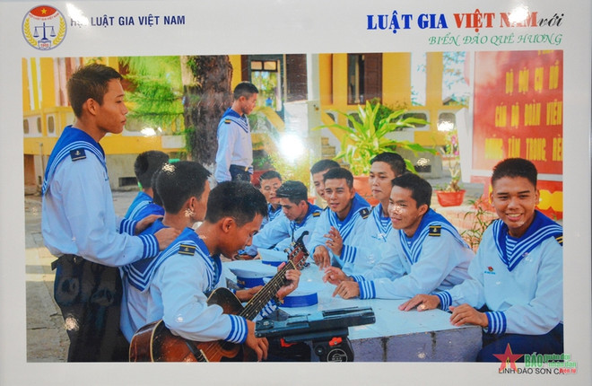 Inauguran exposición fotográfica sobre abogados con el mar e islas de Vietnam ảnh 1 Inauguran exposición fotográfica sobre abogados con el mar e islas de Vietnam ảnh 1