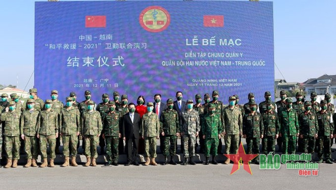 Concluye con éxito ejercicio conjunto entre medicina militar de Vietnam y China ảnh 1 Concluye con éxito ejercicio conjunto entre medicina militar de Vietnam y China ảnh 1