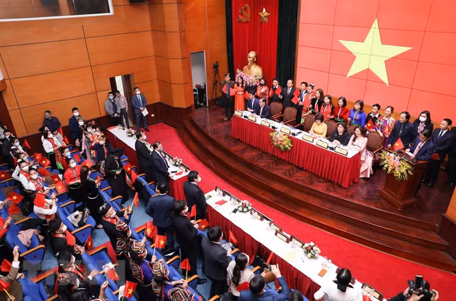 Vietnam recibe con alegría el reconocimiento de la danza Xoe como Patrimonio de la Humanidad ảnh 1