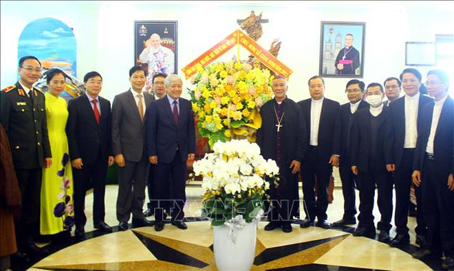 Presidente del Frente de la Patria de Vietnam felicita la Navidad a creyentes cristianos ảnh 1 Presidente del Frente de la Patria de Vietnam felicita la Navidad a creyentes cristianos ảnh 1
