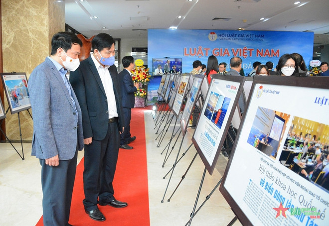 Inauguran exposición fotográfica sobre abogados con el mar e islas de Vietnam ảnh 2 Inauguran exposición fotográfica sobre abogados con el mar e islas de Vietnam ảnh 2