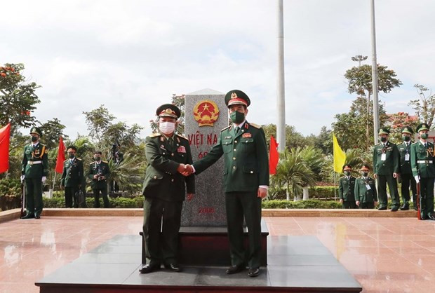 Intensifican Vietnam y Laos cooperación en defensa ảnh 1