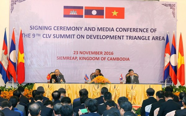 Premier vietnamita intervino en Cumbre de Triángulo de Desarrollo CLV ảnh 1 Premier vietnamita intervino en Cumbre de Triángulo de Desarrollo CLV ảnh 1