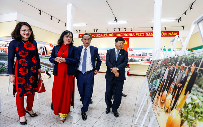 Celebran en Lam Dong exposición sobre fundación del Partido Comunista de Vietnam ảnh 1