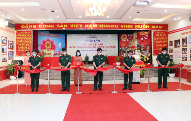 Inauguran exposición sobre Asamblea Nacional de Vietnam ảnh 1