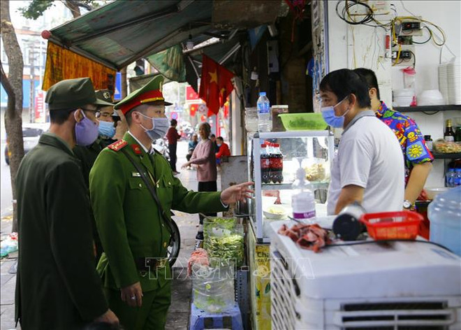Provincias vietnamitas refuerzan medidas de prevención contra el COVID-19 ảnh 2 Provincias vietnamitas refuerzan medidas de prevención contra el COVID-19 ảnh 2