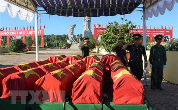 Rinden homenaje póstumo a combatientes vietnamitas fallecidos en Laos ảnh 1 Rinden homenaje póstumo a combatientes vietnamitas fallecidos en Laos ảnh 1