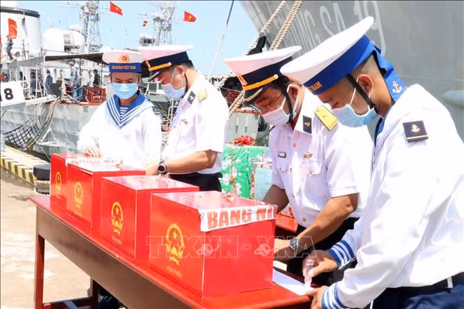 Implementan elecciones anticipadas en 12 localidades de Vietnam ảnh 1