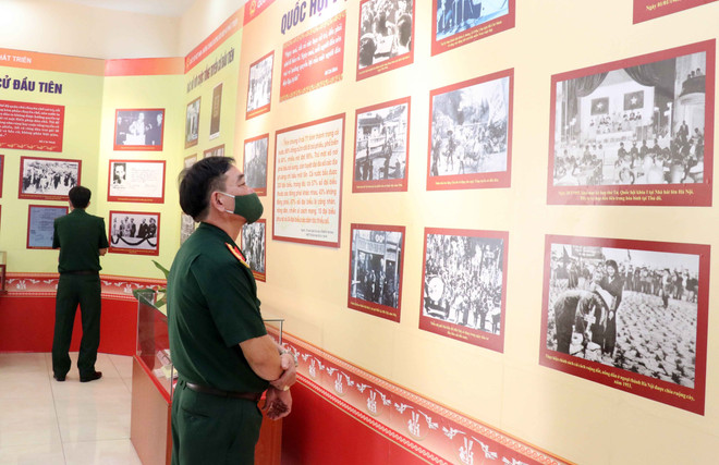 Inauguran exposición sobre Asamblea Nacional de Vietnam ảnh 2
