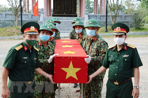 Repatrían restos de 14 combatientes voluntarios vietnamitas caídos en Laos ảnh 1 Repatrían restos de 14 combatientes voluntarios vietnamitas caídos en Laos ảnh 1
