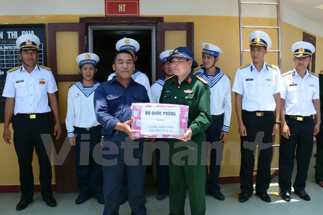 Hanoi recauda dos millones de dólares al fondo de respaldo a Truong Sa ảnh 1 Hanoi recauda dos millones de dólares al fondo de respaldo a Truong Sa ảnh 1