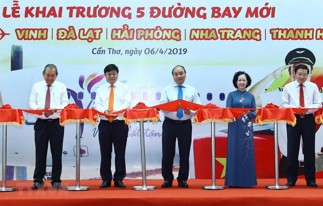 Premier vietnamita participa en inauguración de nuevos vuelos a ciudad de Can Tho ảnh 1 Premier vietnamita participa en inauguración de nuevos vuelos a ciudad de Can Tho ảnh 1