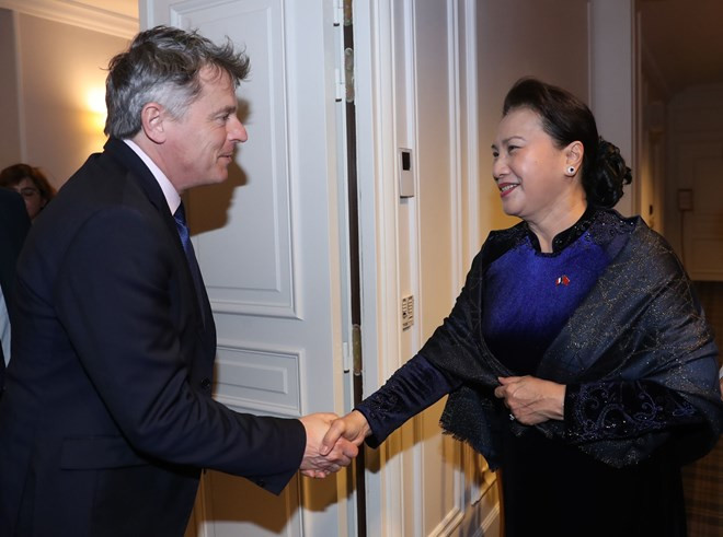 Máxima legisladora vietnamita se reúne con líder del Partido Comunista Francés ảnh 1 Máxima legisladora vietnamita se reúne con líder del Partido Comunista Francés ảnh 1