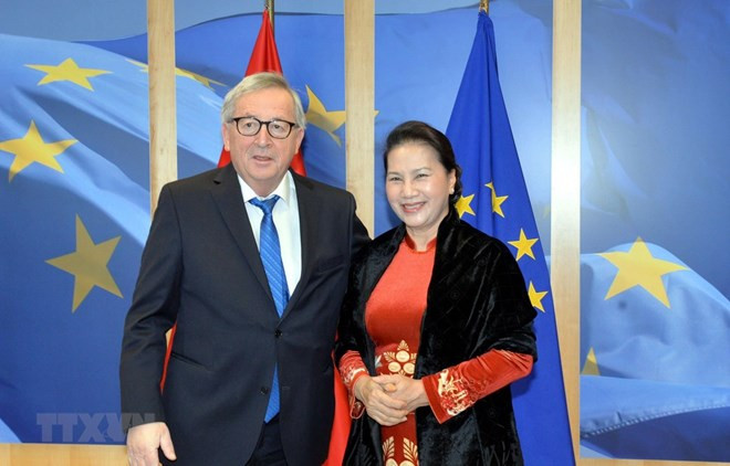 Presidenta parlamentaria de Vietnam sostuvo encuentro con titular de la Comisión Europea ảnh 1