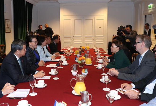 Recibe dirigente parlamentaria de Vietnam a directivos de multinacional francesa de alta tecnología ảnh 1 Recibe dirigente parlamentaria de Vietnam a directivos de multinacional francesa de alta tecnología ảnh 1