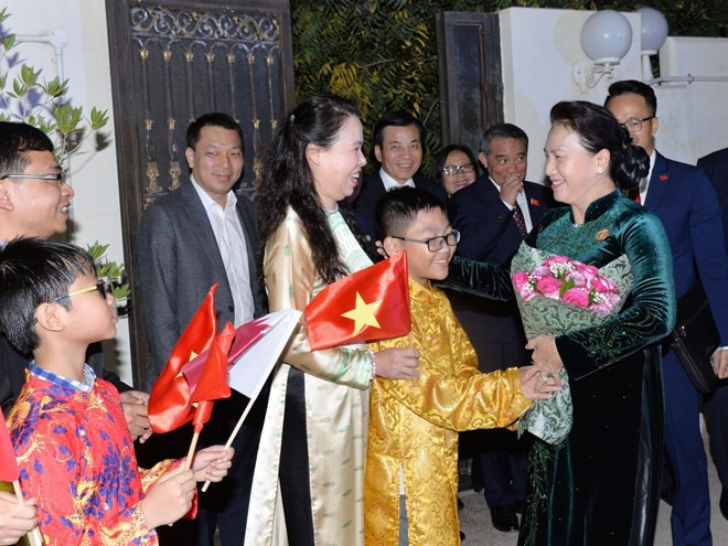 Máxima legisladora vietnamita se reúne con connacionales residentes en Qatar ảnh 1 Máxima legisladora vietnamita se reúne con connacionales residentes en Qatar ảnh 1