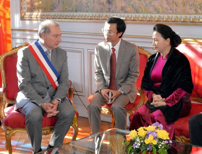 Presidenta del Parlamento vietnamita se reúne con alcalde de la ciudad francesa de Toulouse ảnh 1