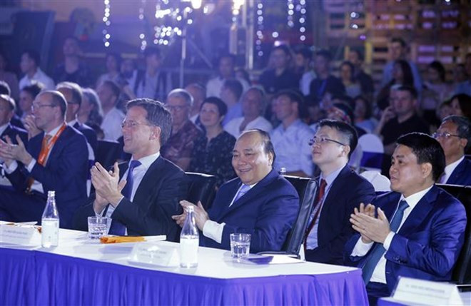 Premieres de Vietnam y Países Bajos asisten al desfile de moda ảnh 1 Premieres de Vietnam y Países Bajos asisten al desfile de moda ảnh 1