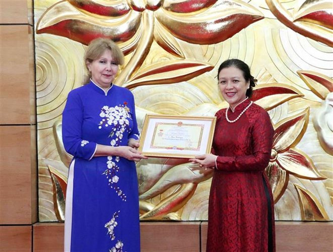 Vietnam aplaude aportes de diplomática armenia a relaciones bilaterales ảnh 1 Vietnam aplaude aportes de diplomática armenia a relaciones bilaterales ảnh 1