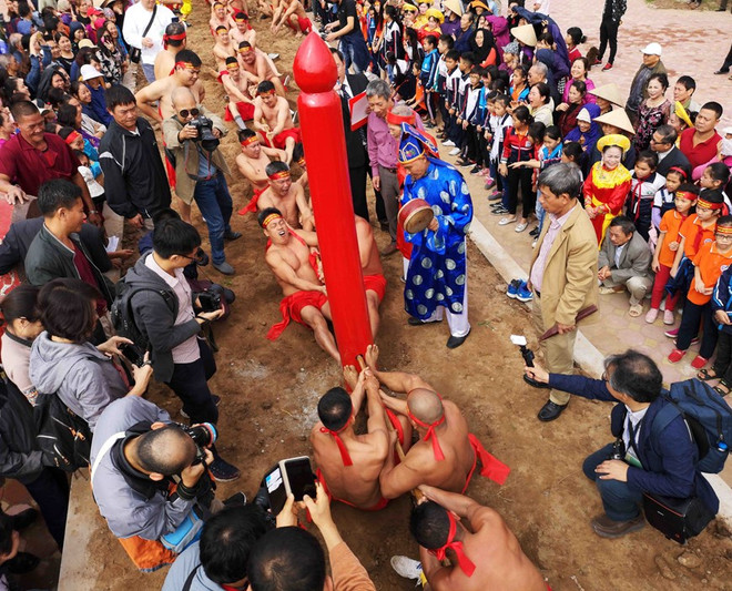 Juego de la soga en postura sentada, peculiaridad del festival de templo vietnamita ảnh 1 Juego de la soga en postura sentada, peculiaridad del festival de templo vietnamita ảnh 1