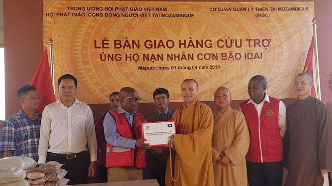 Entrega Sangha Budista de Vietnam artículos de socorro a víctimas de ciclón Idai en Mozambique ảnh 1 Entrega Sangha Budista de Vietnam artículos de socorro a víctimas de ciclón Idai en Mozambique ảnh 1