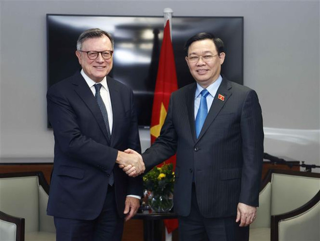 Titular del Parlamento vietnamita recibe a dirigentes de grupos británicos ảnh 3 Titular del Parlamento vietnamita recibe a dirigentes de grupos británicos ảnh 3