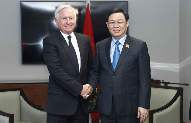 Titular del Parlamento vietnamita recibe a dirigentes de grupos británicos ảnh 1 Titular del Parlamento vietnamita recibe a dirigentes de grupos británicos ảnh 1