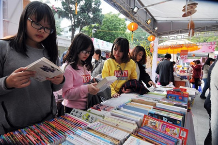 Animado mercado de libros para niños en Vietnam ảnh 1 Animado mercado de libros para niños en Vietnam ảnh 1