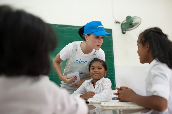 Katy Perry visita a niños con condiciones difíciles en Vietnam ảnh 1 Katy Perry visita a niños con condiciones difíciles en Vietnam ảnh 1