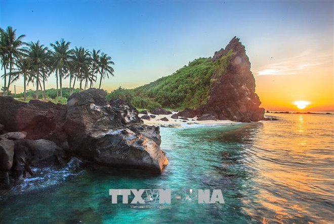 Etiquetan códigos QR a sitios turísticos en isla vietnamita ảnh 1