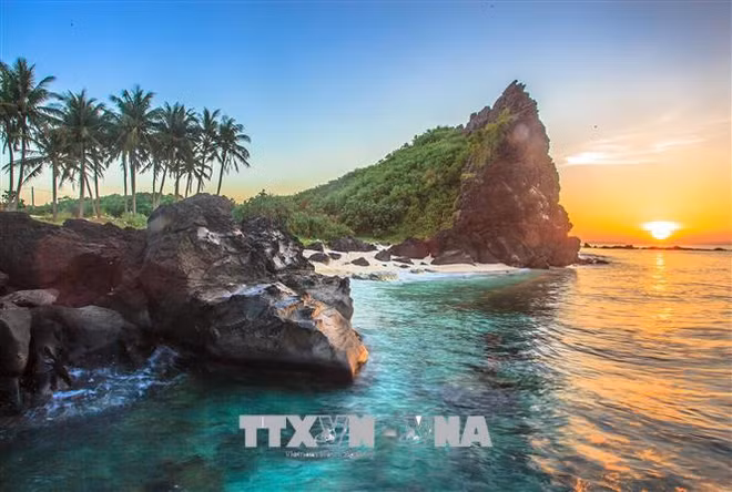 Etiquetan códigos QR a sitios turísticos en isla vietnamita ảnh 1
